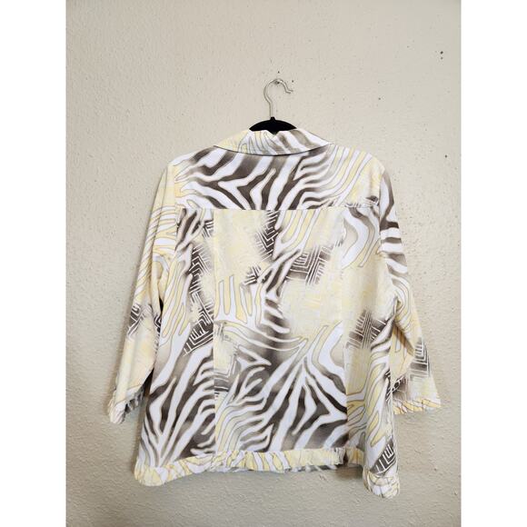 Chico's Zenergy Neema Women's Yellow Foil Animal Print Button Front Jacket L‎ - Picture 2 of 6